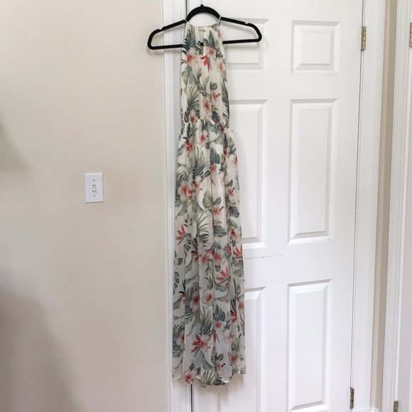 Hollister Dresses & Skirts - Beautiful floral maxi dress
